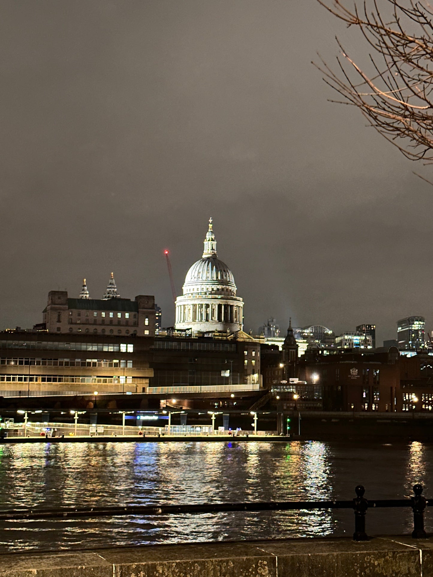 'Cool London' Shore Excursion. Notting Hill, South Bank, Breakfast, Boutiques & Pub Lunch