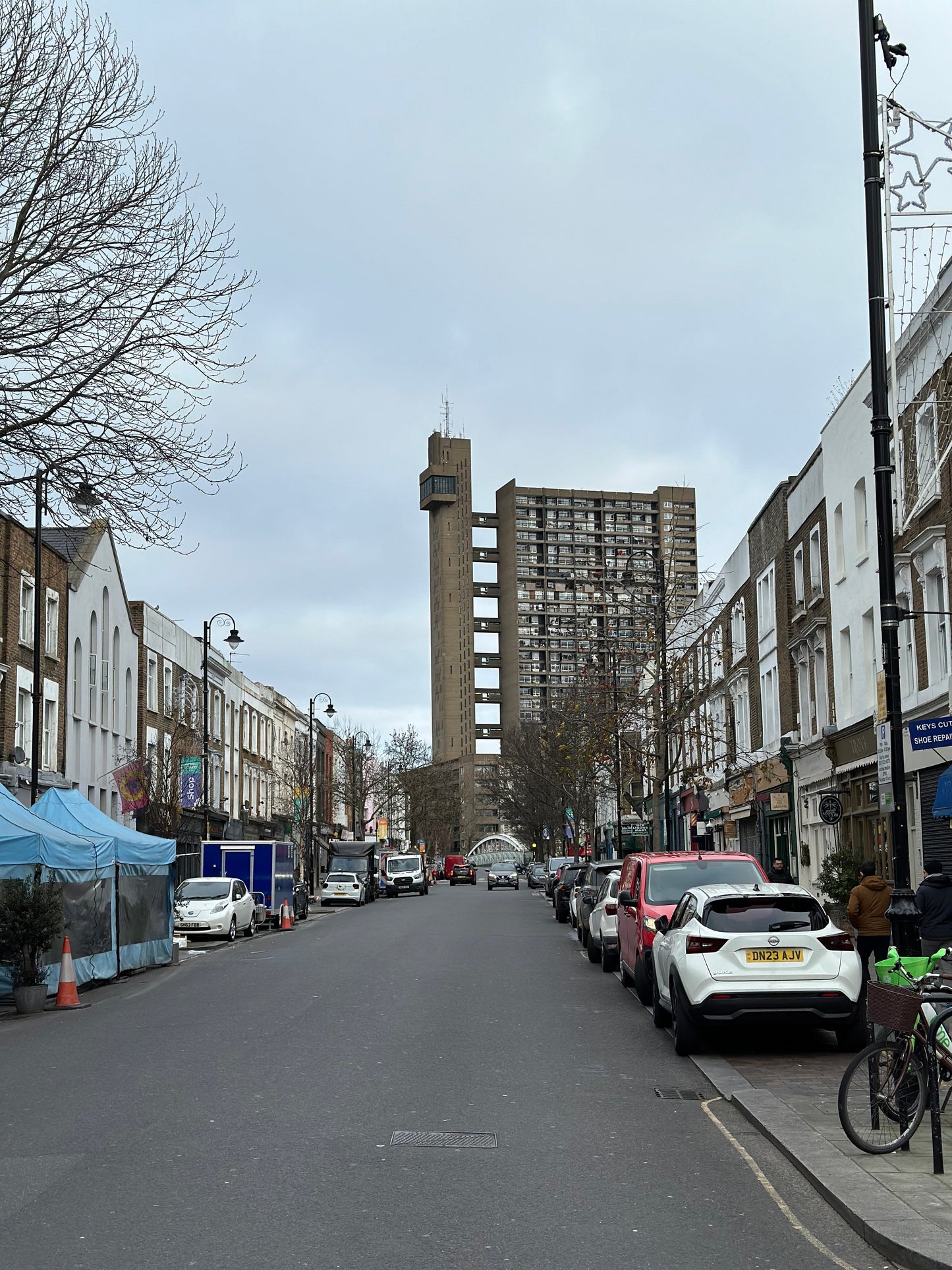 'Cool London' Shore Excursion. Notting Hill, South Bank, Breakfast, Boutiques & Pub Lunch